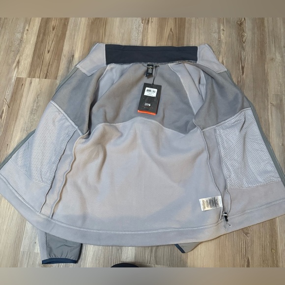 NEW Mountain Hardwear Gray and Black Fleece Jacket - Picture 5 of 6